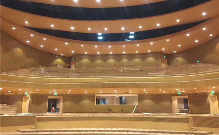 湖北襄陽(yáng)學(xué)院音樂廳槽木吸音板聲學(xué)工程 湖北襄陽(yáng)學(xué)院音樂廳槽木吸音板聲學(xué)工程
